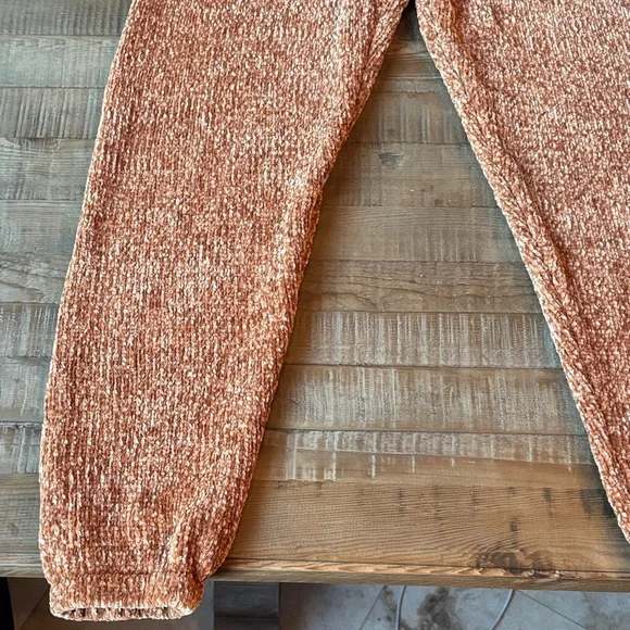 Gorgeous 2 piece rust colored comfy lounge set 🤩 - Picture 8 of 14